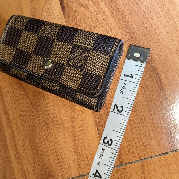 Authentic Louis Vuitton
Damier Ebene Multicles 4 Key Holder - Picture 6 of 13